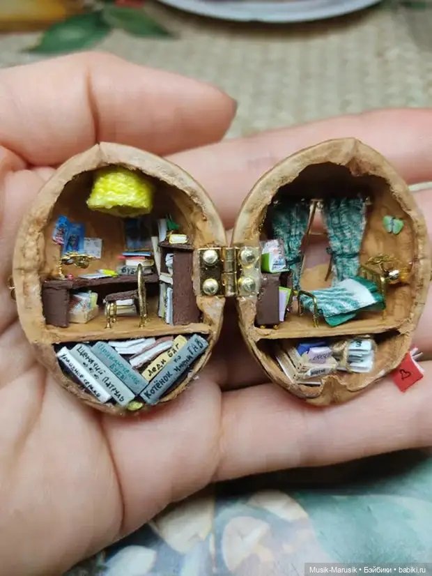 «Сокровища из мусора»: как Елена Иванова создает миниатюры в ореховой скорлупе