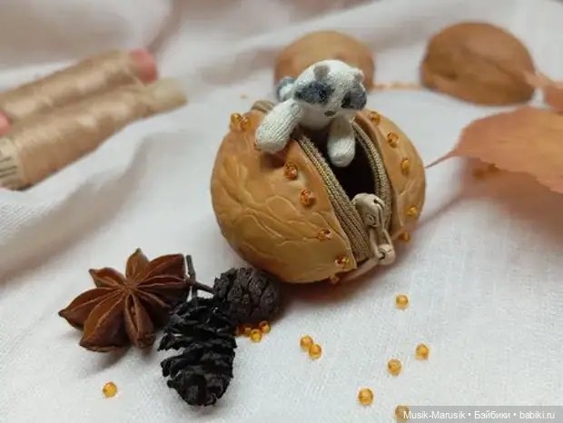 «Сокровища из мусора»: как Елена Иванова создает миниатюры в ореховой скорлупе (фото 4)