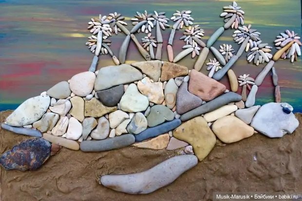 Художник составляет удивительно реалистичные картины из камней, найденных на пляже (фото 6)