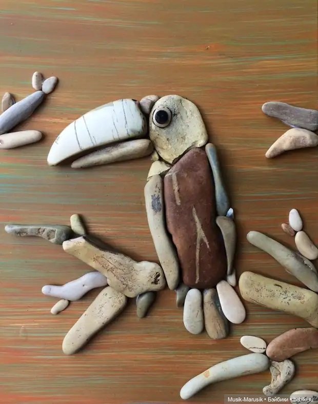 Художник составляет удивительно реалистичные картины из камней, найденных на пляже (фото 8)