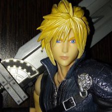 Фото фигурки Клауда Страйфа ("Последняя фантазия 7") с мечами