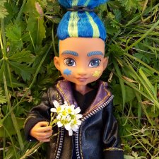 Мальчик Слейтер из Пещерного клуба на прогулке. Cave club.