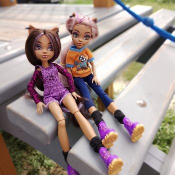 Две Клодин Вульф  (3G) на прогулке✨