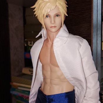 Гибрид. Голова Клауда Страйфа от VTS Toys (Virtual Toys) масштаб 1/6 на тело Damtoys.