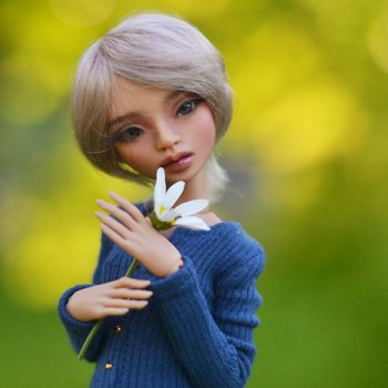 Идет, шагает по Москве