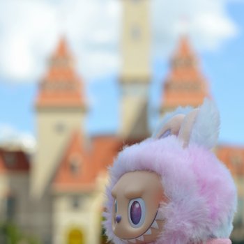 Монстр цвета рассвета