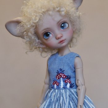 Агнешка хвастается новыми платьями и ушами :)