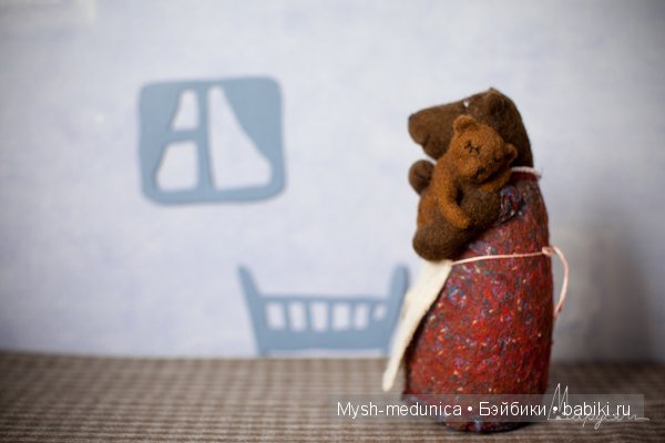 "Медведица", 15 см. Шерсть, шелк, бисер. Ед. экз. 2014 г. Маруся Новокрещенова "Медведица", 15 см. Шерсть, шелк, бисер. Ед. экз. 2014 г. Маруся Новокрещенова