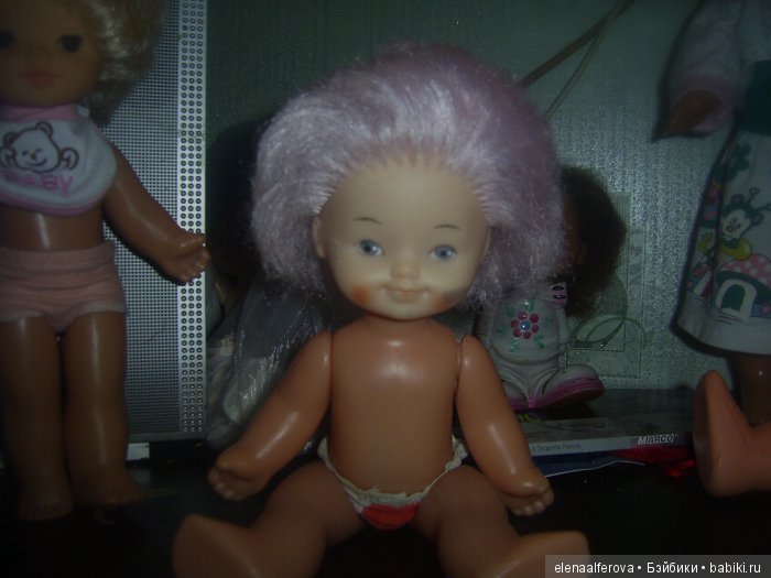 А это кукла ДЗИ вроде красной шапкой было но знаю что типа таня