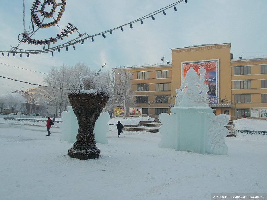 Городские зарисовки... Ёлка и парк имени 1 мая