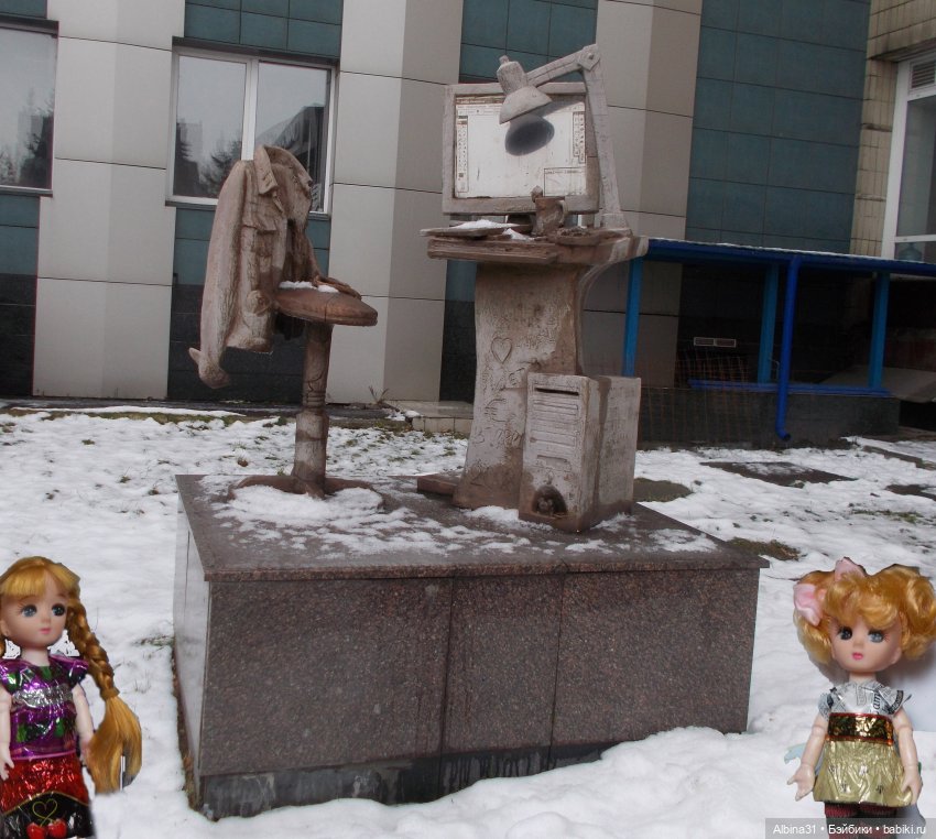 Городские зарисовки. Памятник дизайнеру-полиграфисту (фото 3)