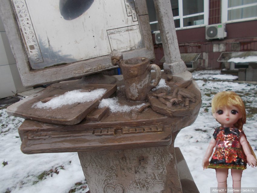 Городские зарисовки. Памятник дизайнеру-полиграфисту (фото 5)