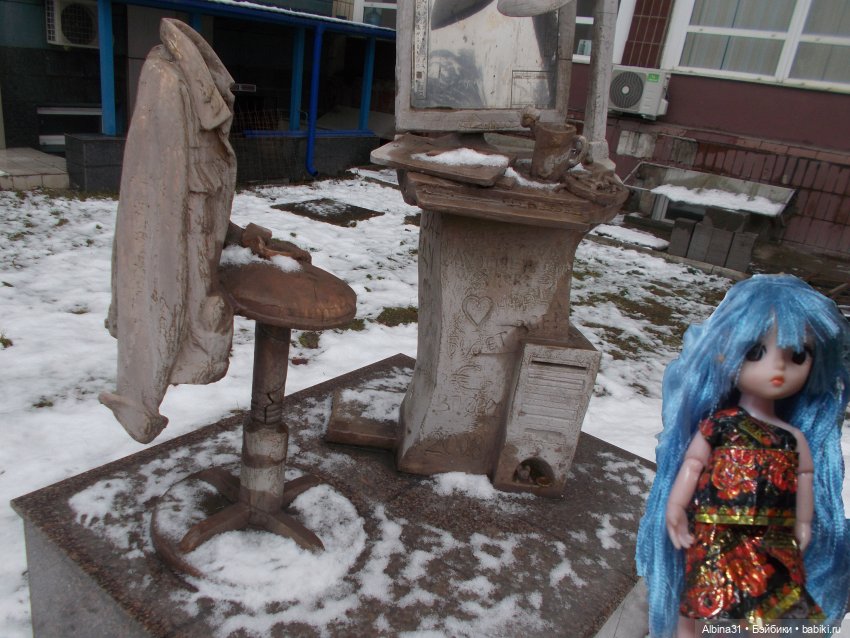 Городские зарисовки. Памятник дизайнеру-полиграфисту (фото 7)