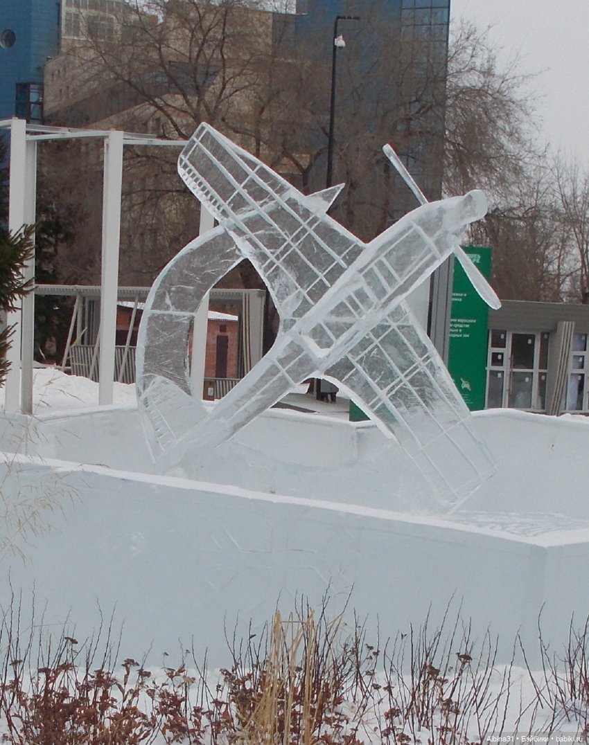 Ледяные фигуры на Стрелке 2022 год (фото 10)