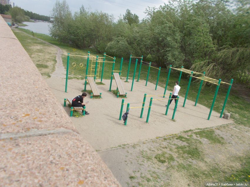 Прогулка по набережной, сравнение