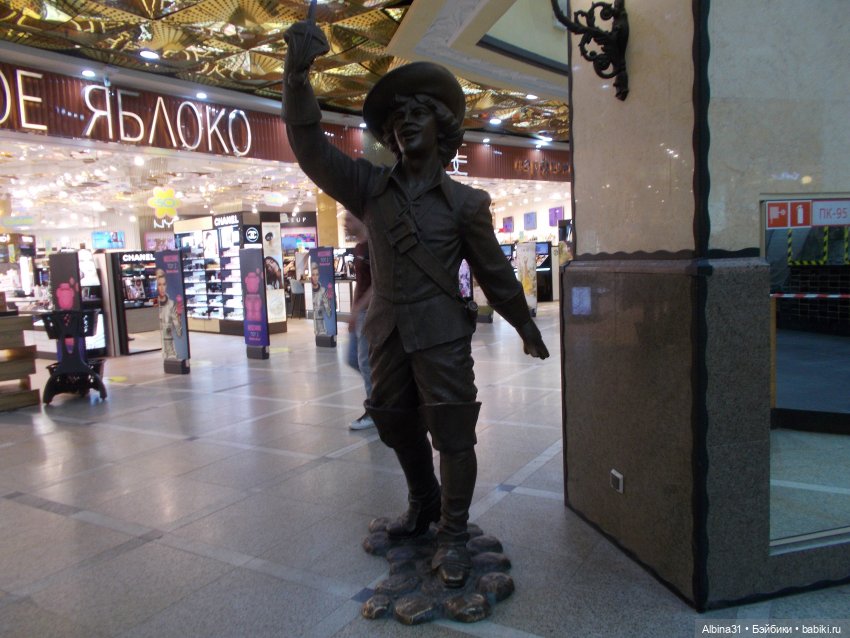 Екатеринбургу. Пассаж. Июнь 2022 года (фото 2)