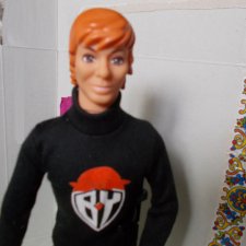 Кто  это?..  Знаменитость