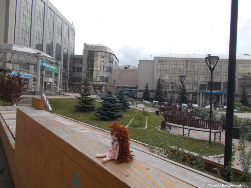 Городские зарисовки с кудряшкой Сью