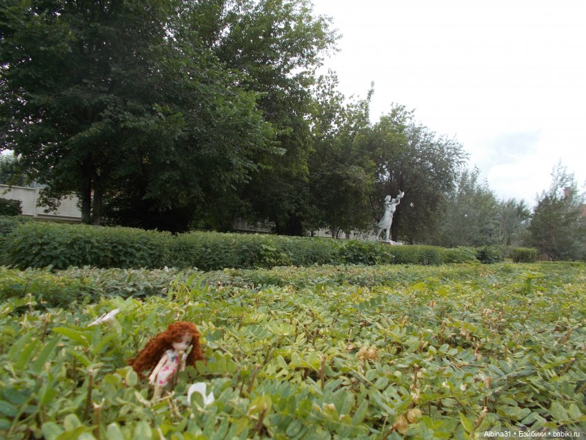Городские зарисовки с кудряшкой Сью