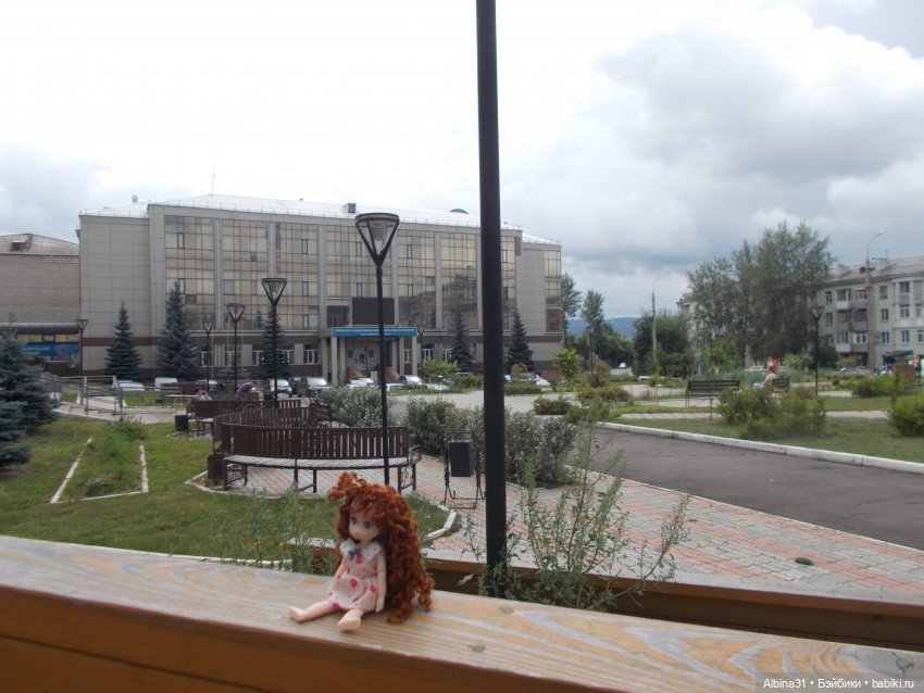 Городские зарисовки с кудряшкой Сью