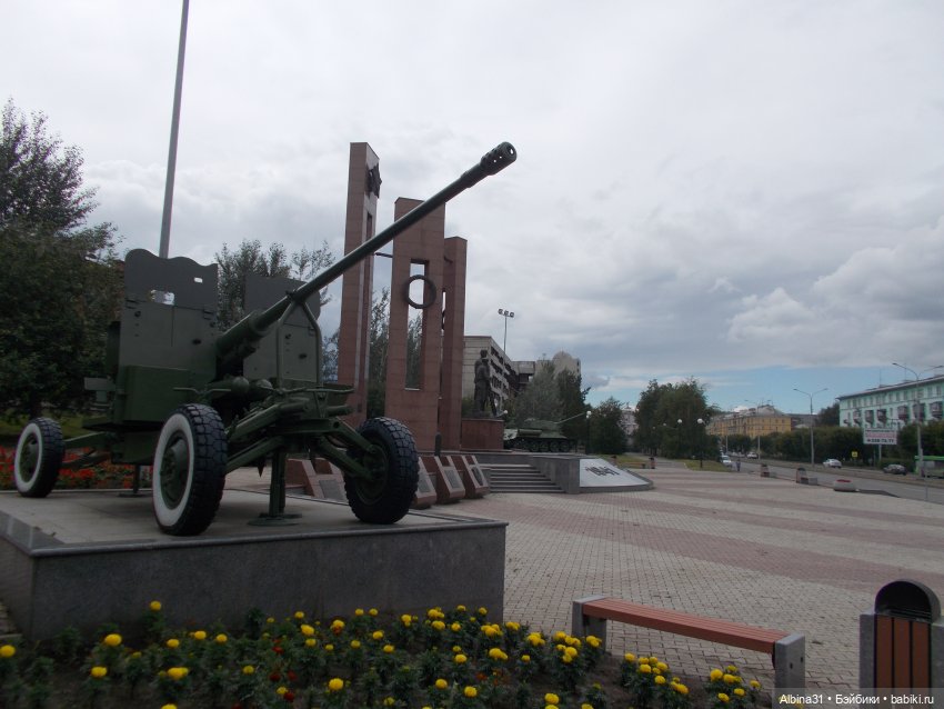 Городские зарисовки с кудряшкой Сью