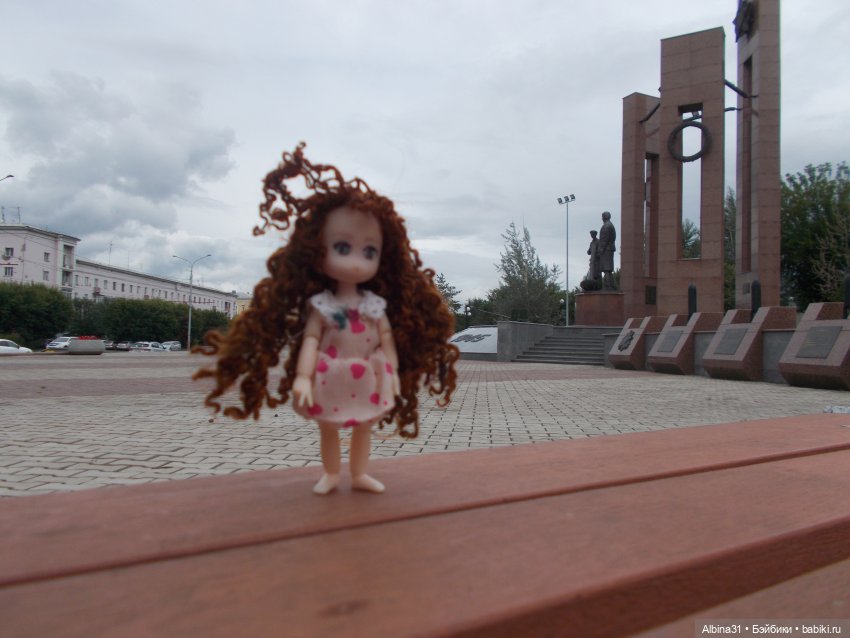 Городские зарисовки с кудряшкой Сью