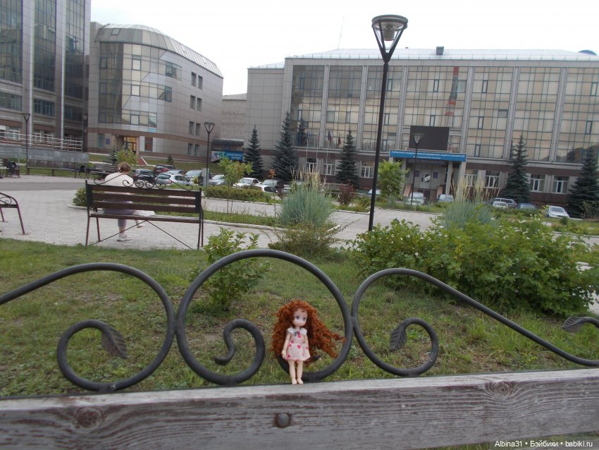 Городские зарисовки с кудряшкой Сью