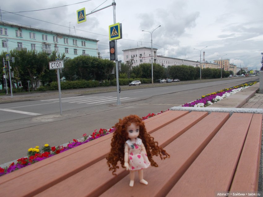 Городские зарисовки с кудряшкой Сью