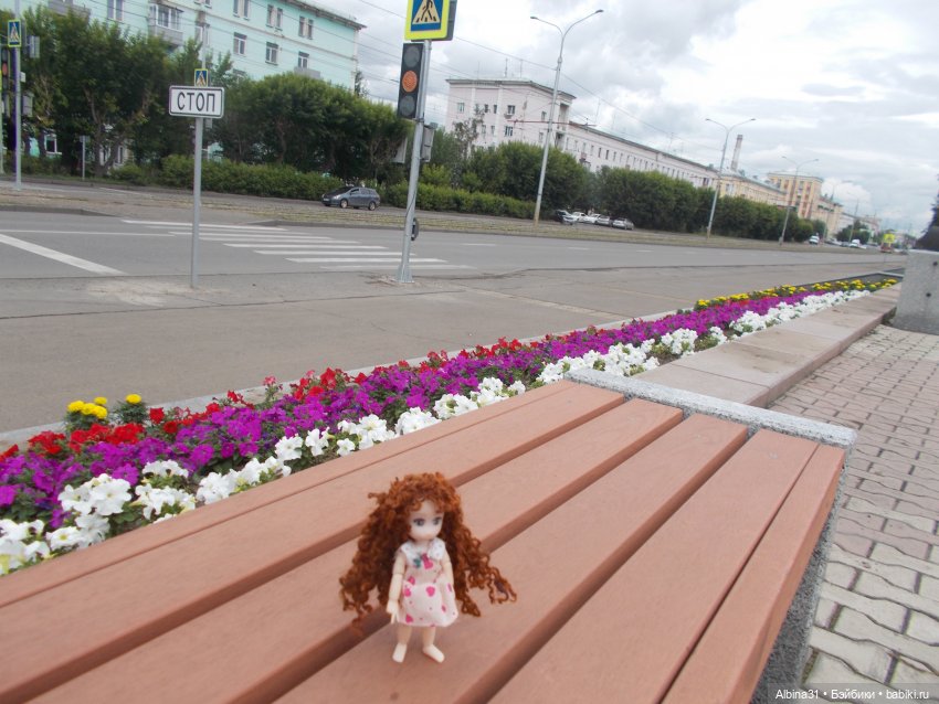 Городские зарисовки с кудряшкой Сью