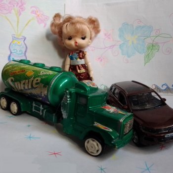 Машинки и куклы
