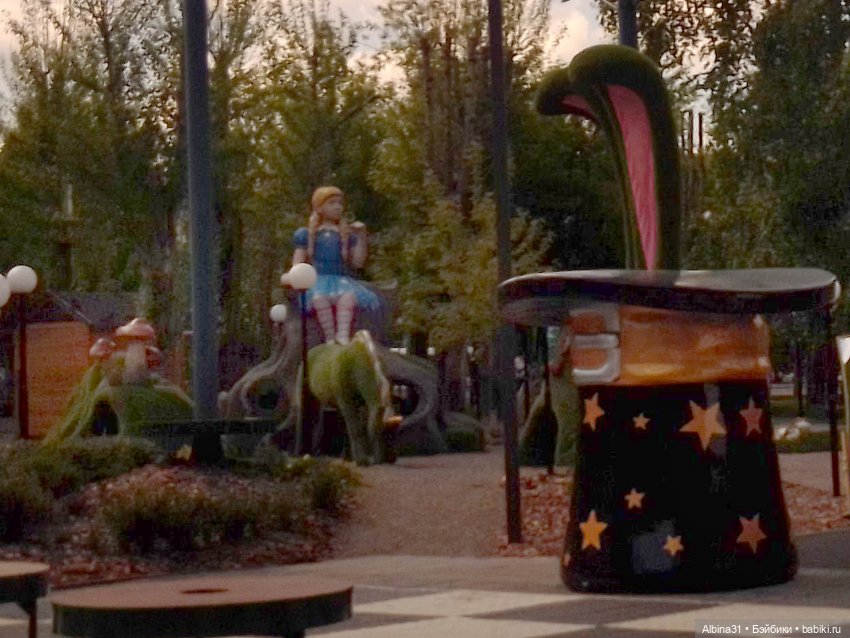 Городские зарисовки...Троя и Гагарина, парки 2024 год