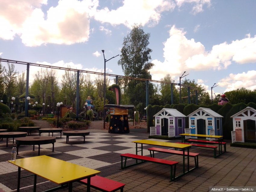 Городские зарисовки...Троя и Гагарина, парки 2024 год