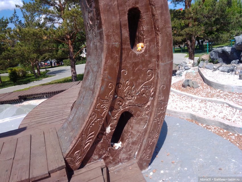 Городские зарисовки...Троя и Гагарина, парки 2024 год (фото 2)