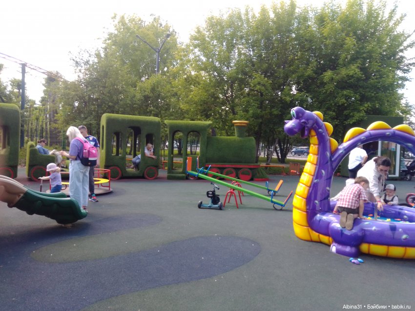 Городские зарисовки...Троя и Гагарина, парки 2024 год