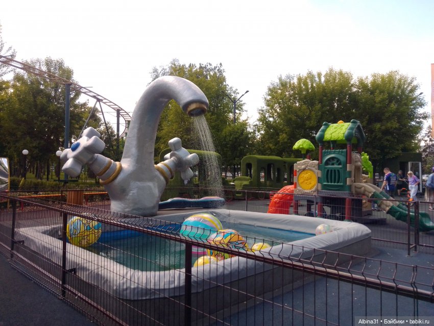 Городские зарисовки...Троя и Гагарина, парки 2024 год