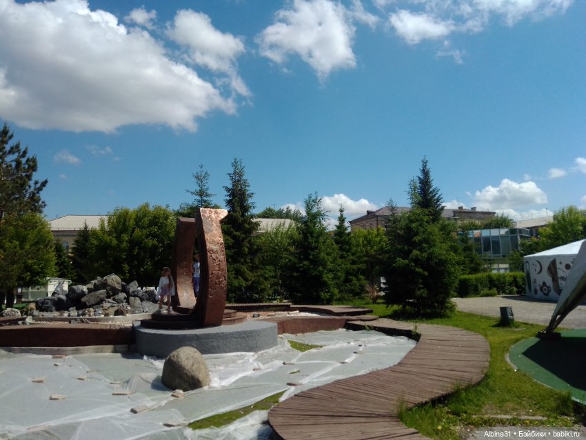 Городские зарисовки...Троя и Гагарина, парки 2024 год (фото 5)