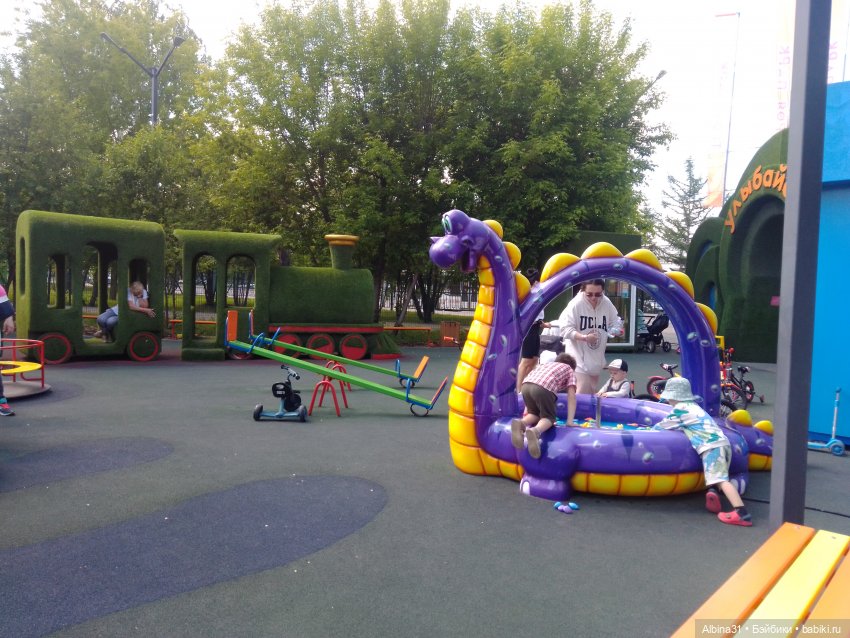 Городские зарисовки...Троя и Гагарина, парки 2024 год