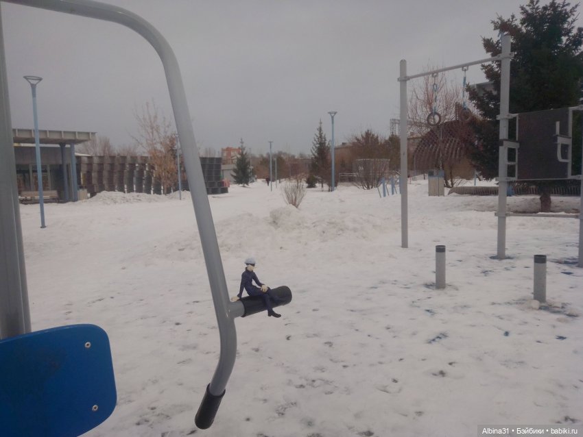 Зимний парк — Игровые куклы разных производителей (Разное): редкие бренды