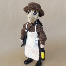 Чумной доктор. Вязаная кукла на каркасе