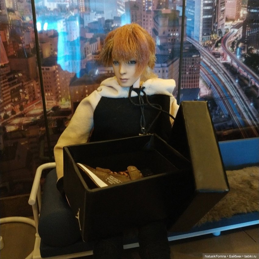 Брелочная куклообувь прибыла - примеряет Наото (Обицу) (фото 2)