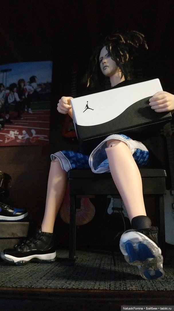 Брелочная куклообувь - 2: примеряют парни на телах «DBS», «Taeyang» и «BTS» (фото 4)