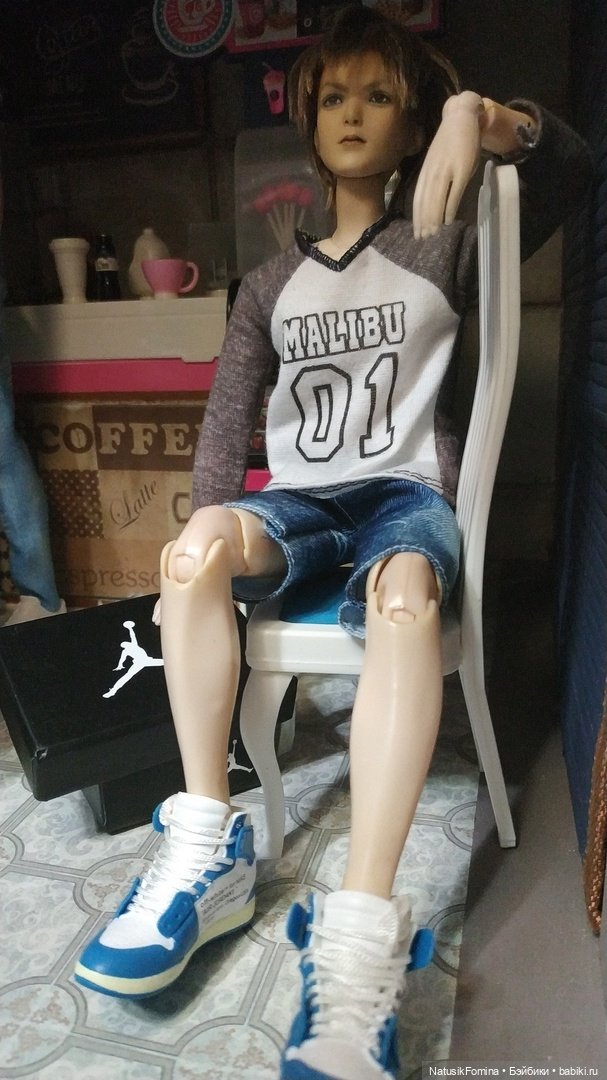 Брелочная куклообувь - 2: примеряют парни на телах «DBS», «Taeyang» и «BTS» (фото 6)