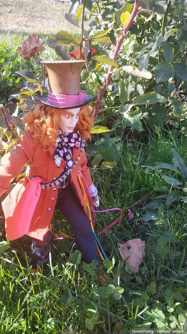 Алиса и Безумный Шляпник в одном чудесатом месте