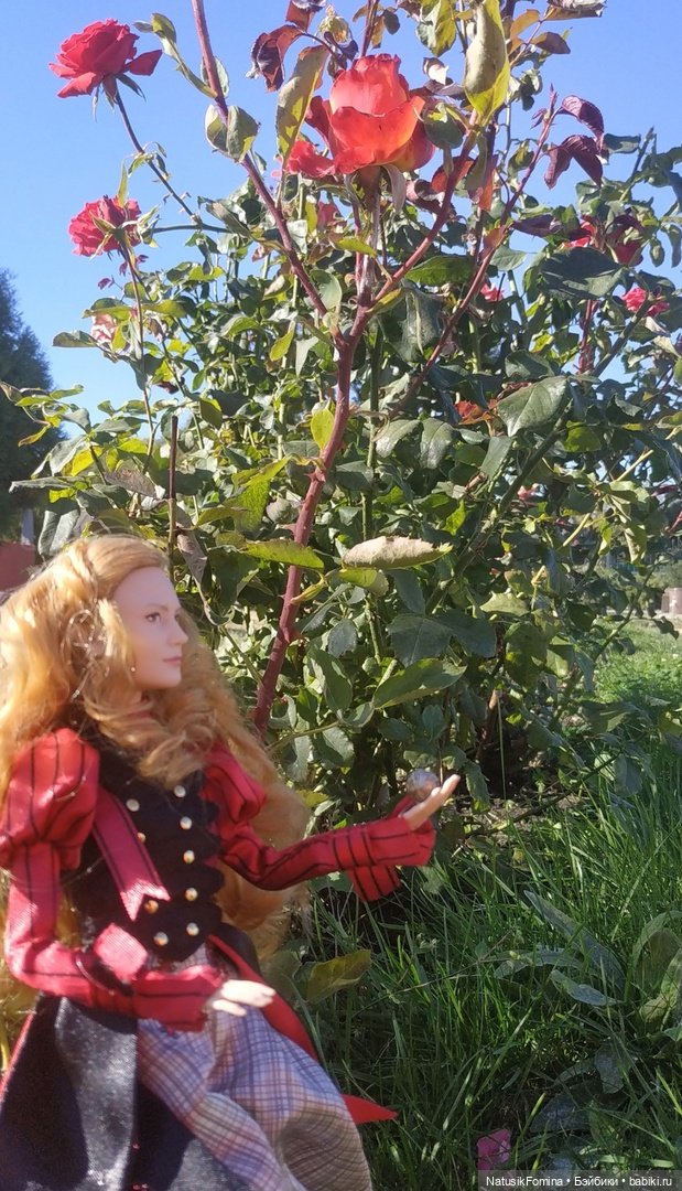 Алиса и Безумный Шляпник в одном чудесатом месте