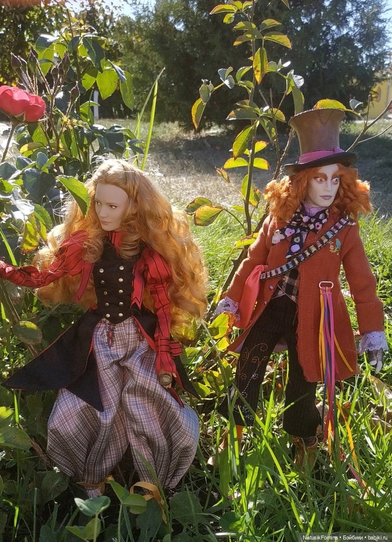 Алиса и Безумный Шляпник в одном чудесатом месте