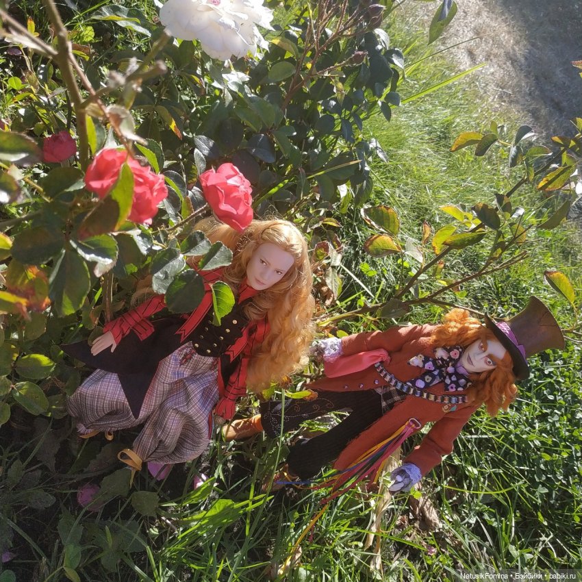 Алиса и Безумный Шляпник в одном чудесатом месте