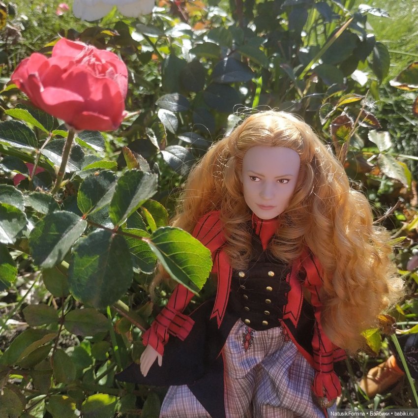 Алиса и Безумный Шляпник в одном чудесатом месте