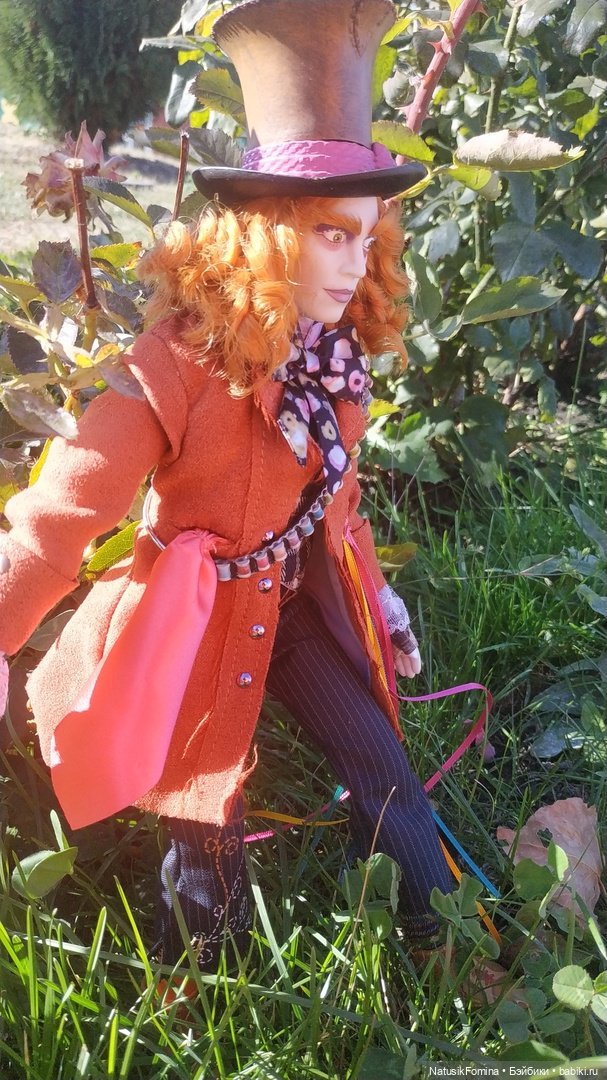 Алиса и Безумный Шляпник в одном чудесатом месте