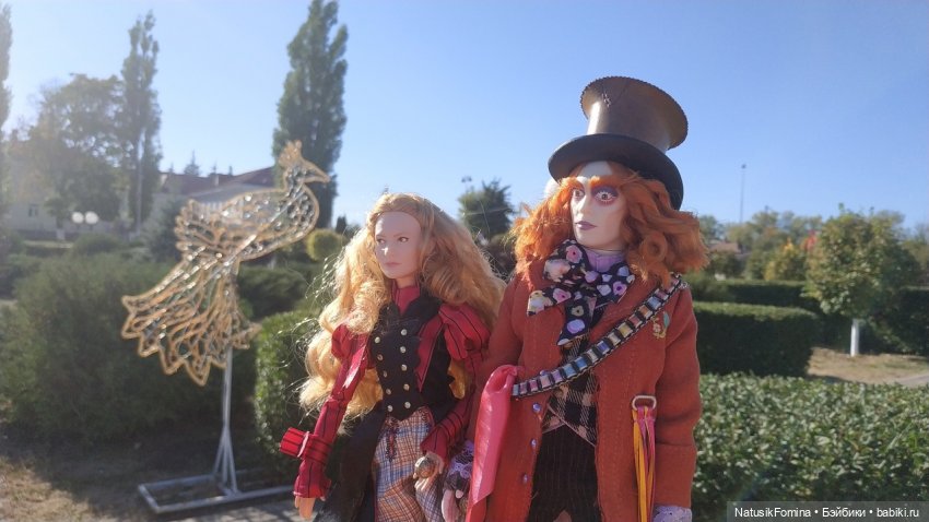 Алиса и Безумный Шляпник в одном чудесатом месте (фото 4)
