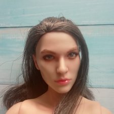 Красивая экшен девушка на теле worldbox